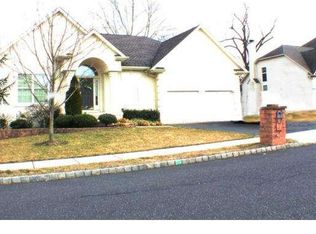 4 Monarch Dr, Burlington, NJ 08016