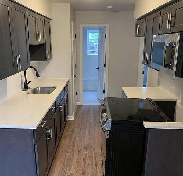417 Boulevard St #10 — Photo 1