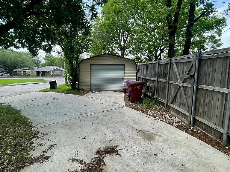 403 Live Oak St — Photo 7