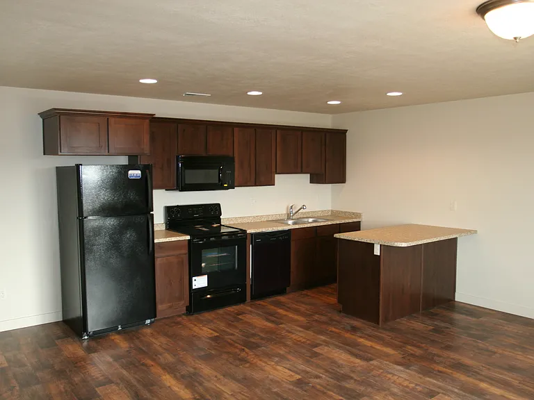 215 N 680 E — Photo 3
