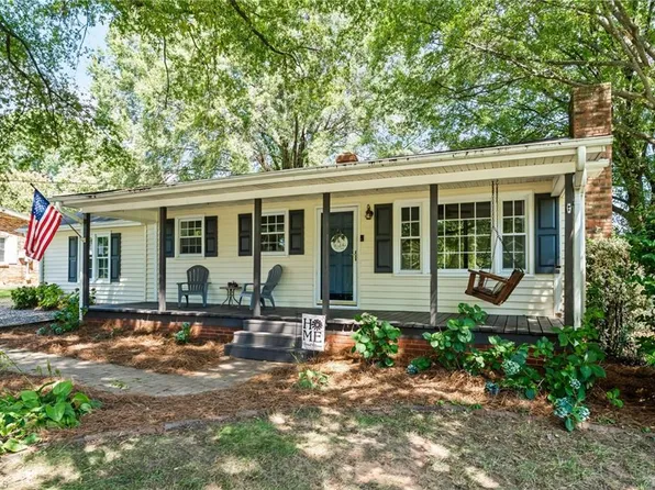 2939 Bellaire Cir, Walkertown, NC 27051