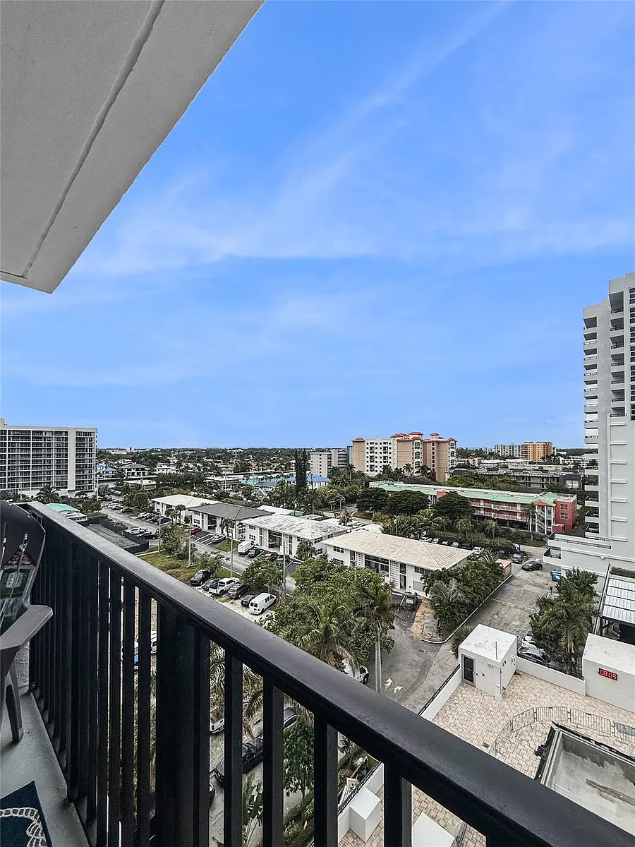 Building Photo - 525 N Ocean Blvd #1016