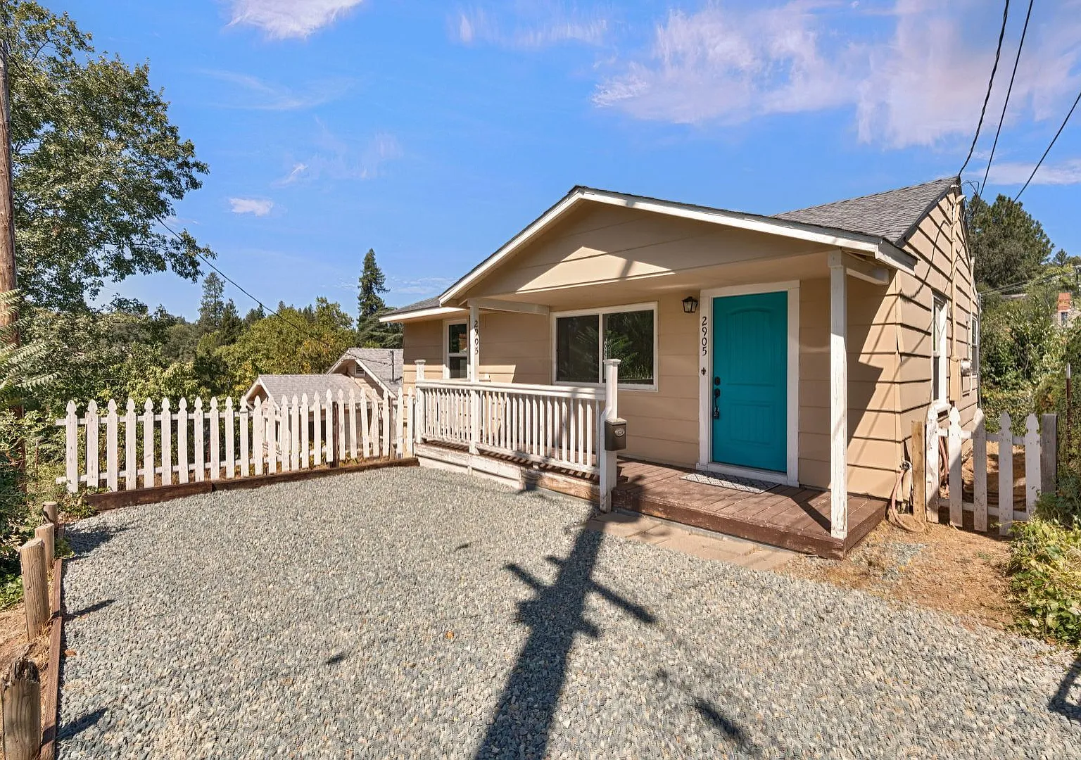 Charming Updated 1 Bedroom Home in Placerville with Deck! — Photo 2
