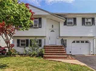 84 Brown Ave, Iselin, NJ 08830