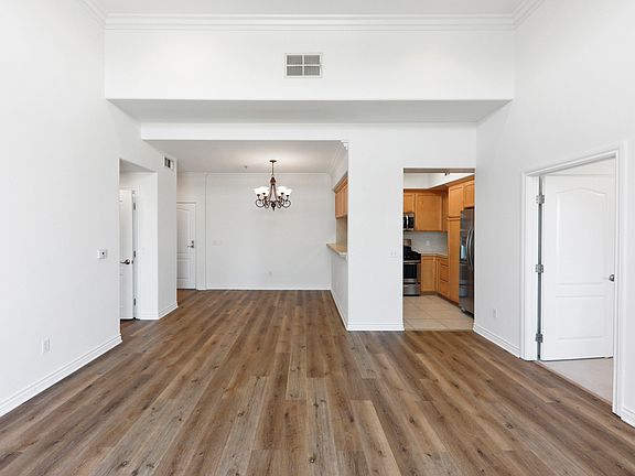 4th image of 3328 S Oakhurst Ave #308