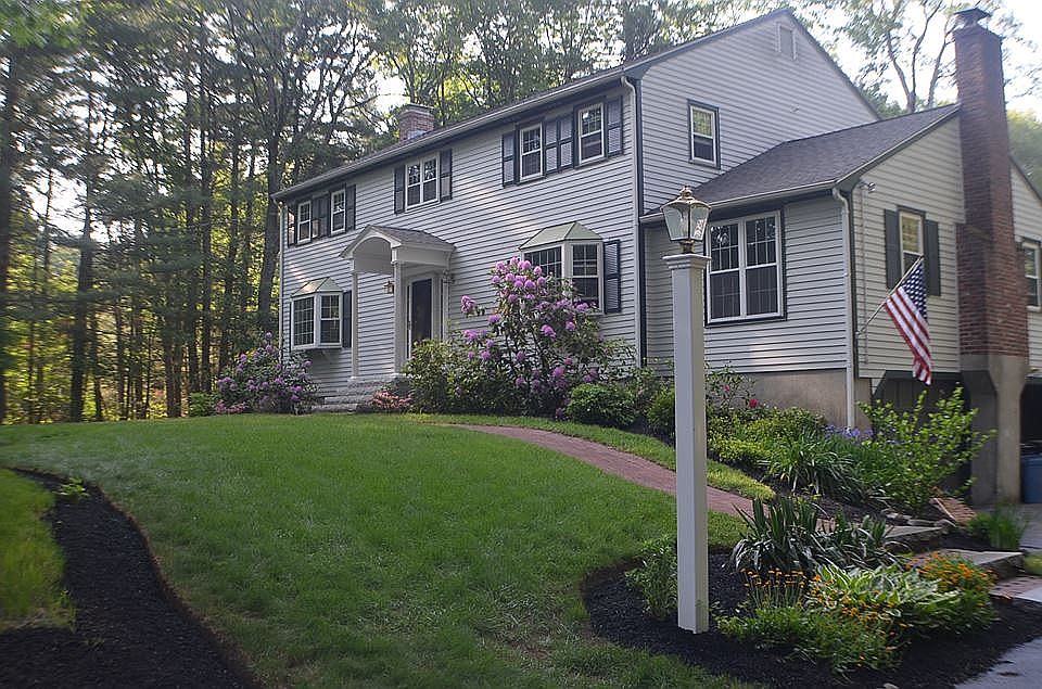 1st image of 17 W Pine Dr