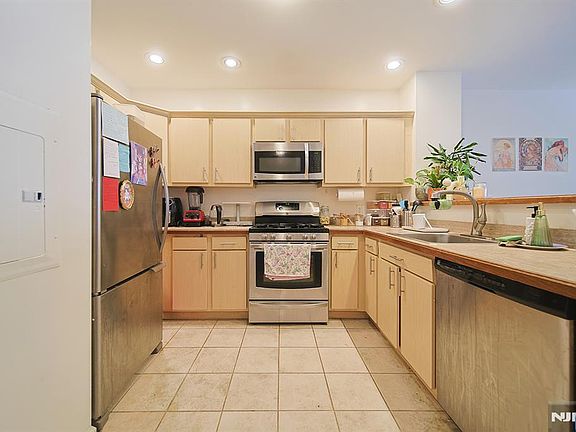 5th image of 321 The Promenade