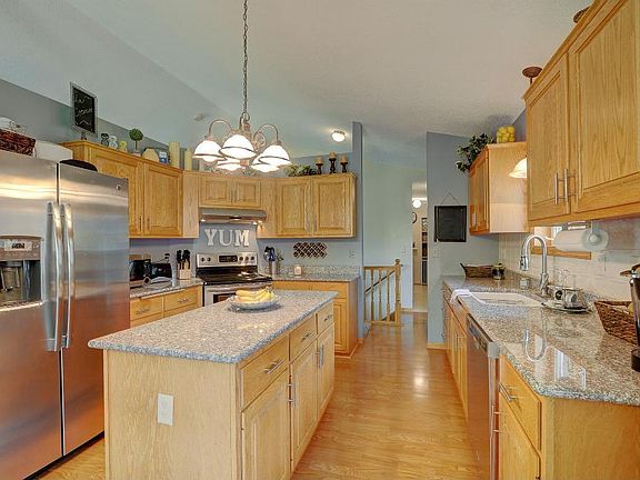 3rd image of 505 7th Street Ct