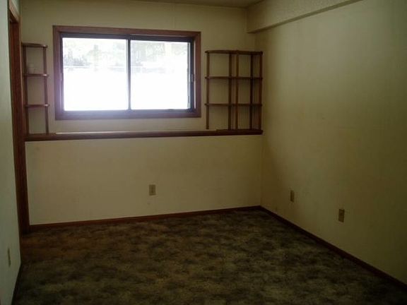 5th image of 1274 Dennis St N