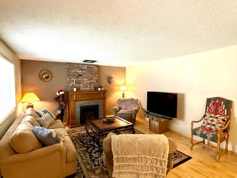 1339 NW Milwaukee Ave — Photo 3