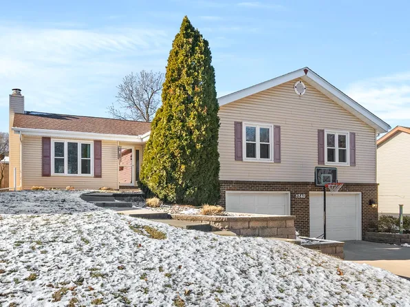 1740 NW 99th Ct, Clive, IA 50325