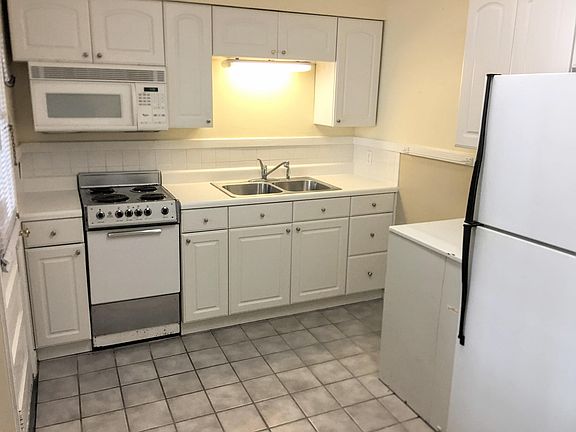4th image of 121 Lake Morton Dr APT 1