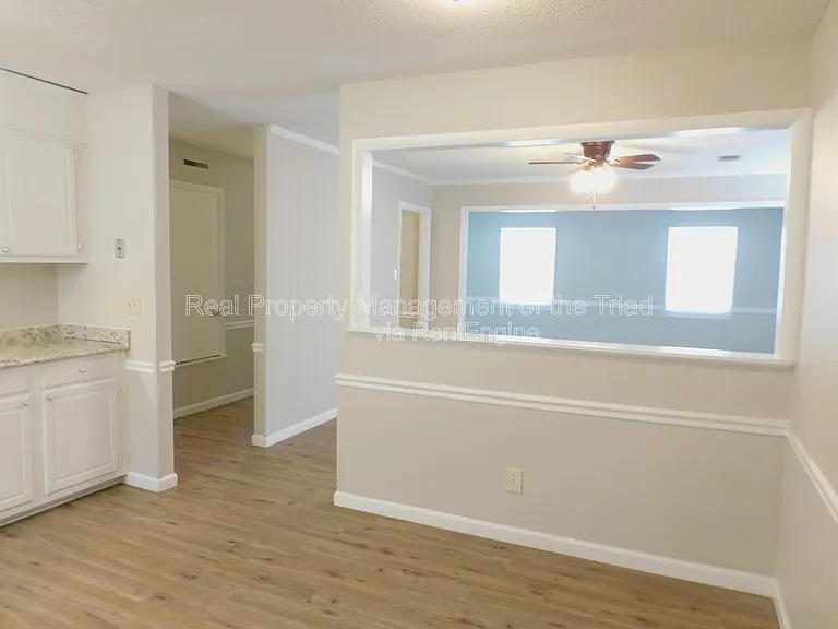4921 Chaucer Dr — Photo 9