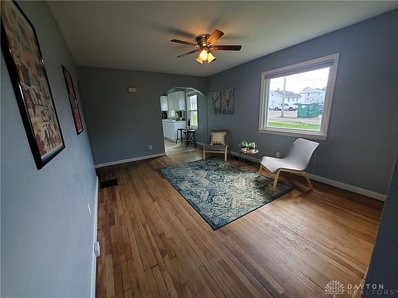 4th image of 820 Highridge Ave