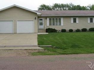 670 S Wynken Dr, Freeman, SD 57029