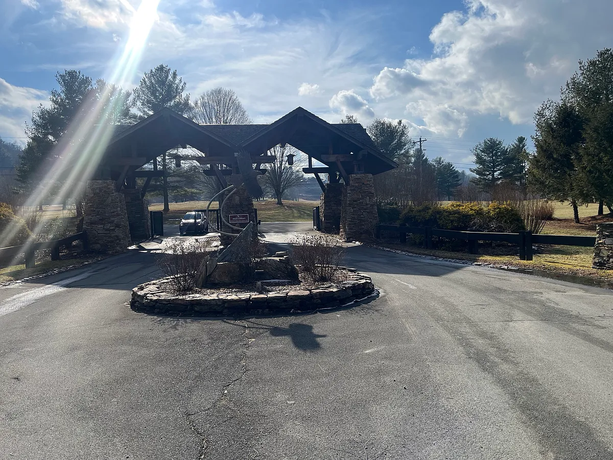 Building Photo - 163 Golf Course Ln #B