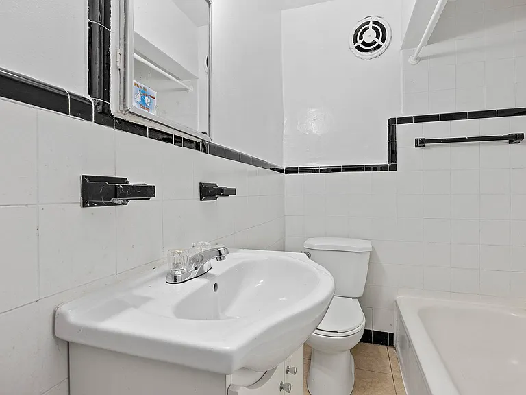 2903 Saint Clair Ave E #BACHELOR — Photo 14