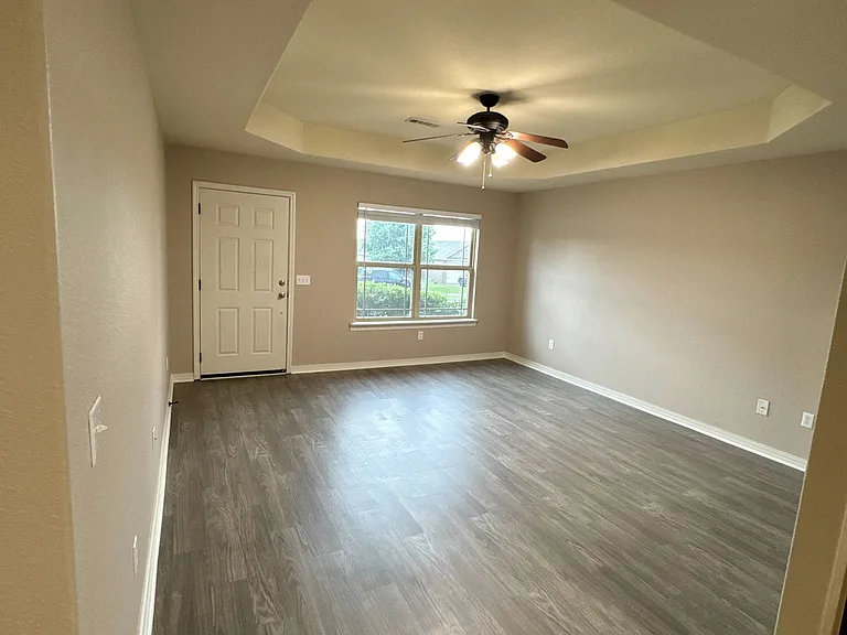 1115 W Berkeley Ave — Photo 3