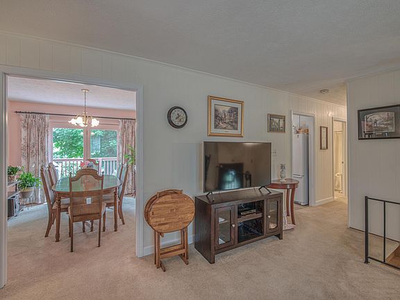 5th image of 43 Independence Dr