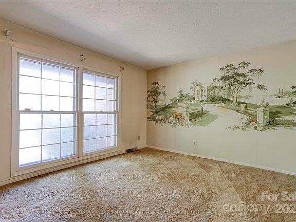 5th image of 3119 Suffolk Dr
