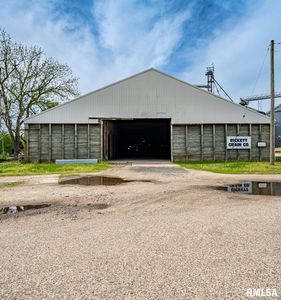 300 S Broadway St, Manito, IL, 61546