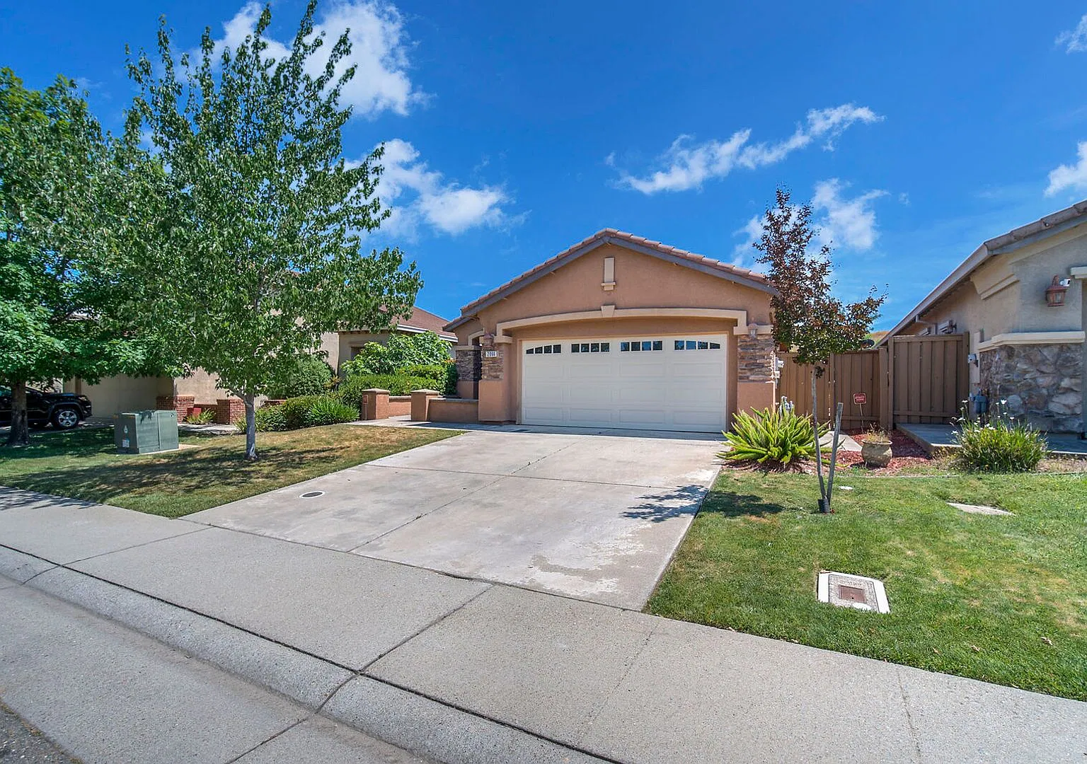 2066 Horseshoe Glen Cir — Photo 1