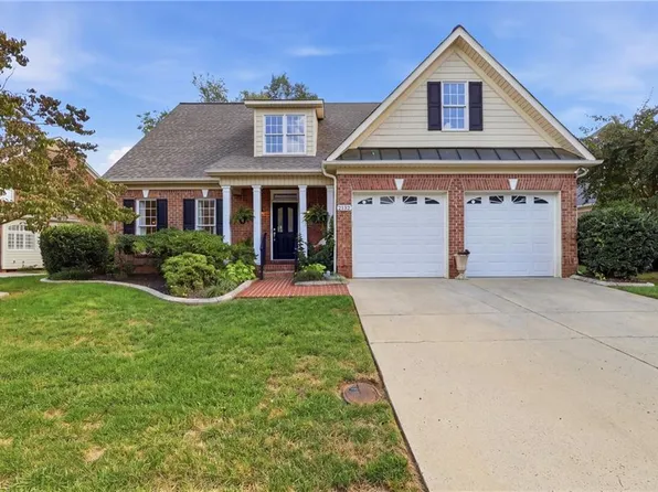 2132 Waterford Village Dr, Clemmons, NC 27012