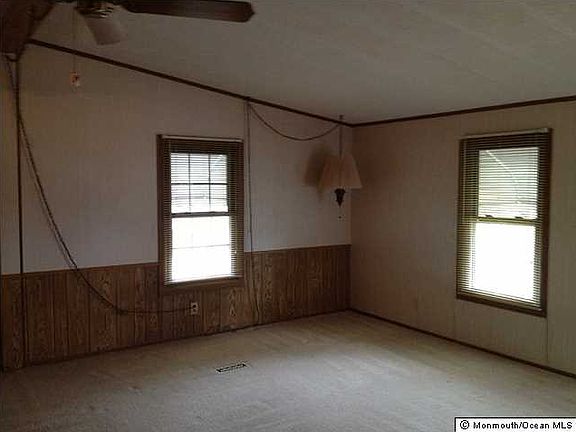 3rd image of 464 Charles Pl
