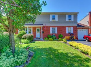 561 Plainview Rd, Plainview, NY 11803