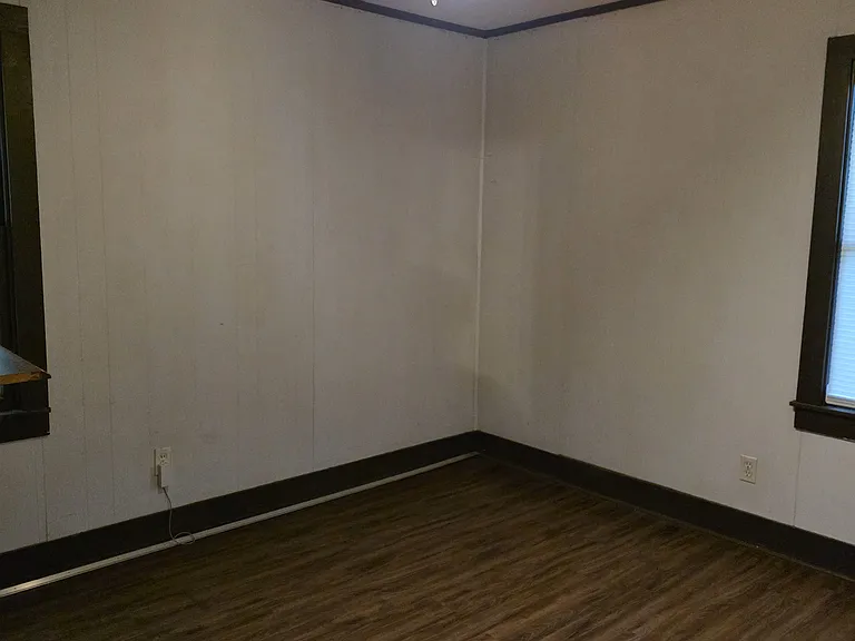 151 Hollywood Dr — Photo 10