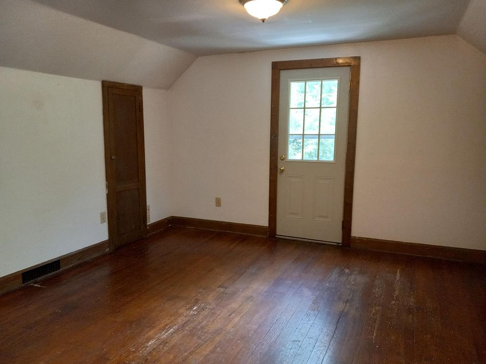 1st image of 129 W University St #3