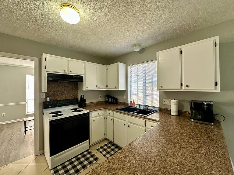 9501 Pondside Ln — Photo 4