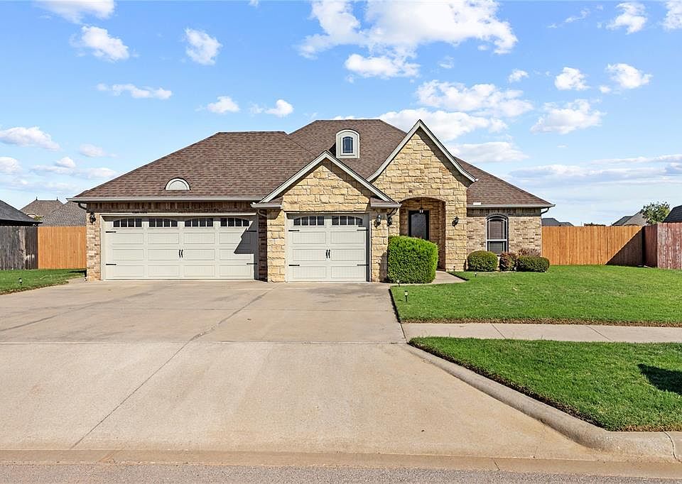 1st image of 1304 Crimson Dr