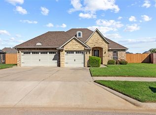1304 Crimson Dr, Weatherford, OK 73096