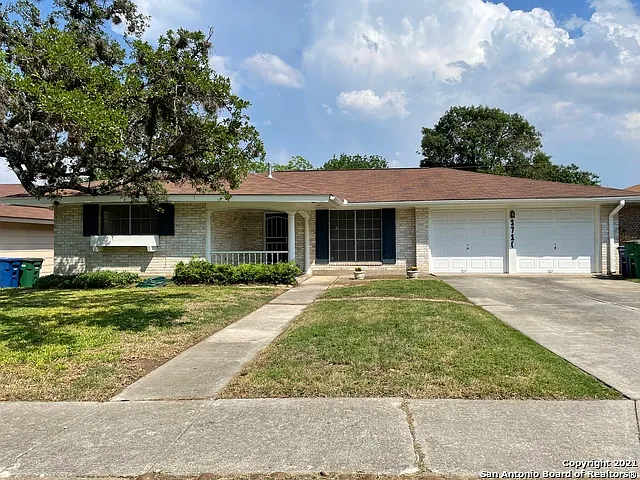 3710 Pinebluff Dr — Photo 1