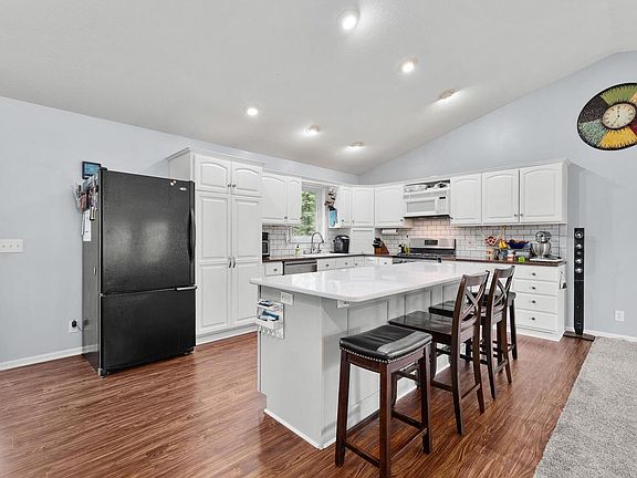 5th image of S6090 Deer Park PLACE