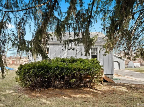 29804 John Hauk St, Garden City, MI 48135