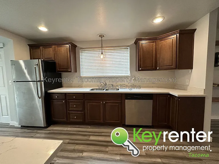 1402 E 52nd St — Photo 6