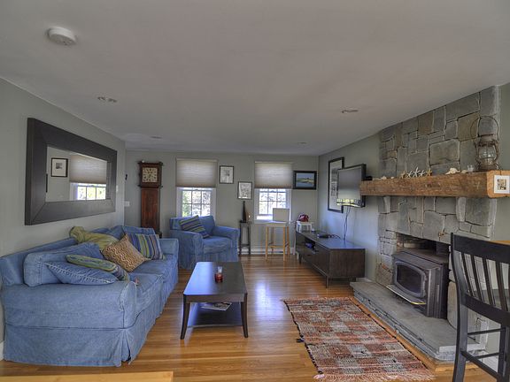 Open floor plan!