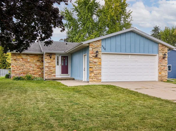 133 Alexander Dr, Neenah, WI 54956