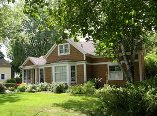 493 Neff Rd, Grosse Pointe, MI 48230