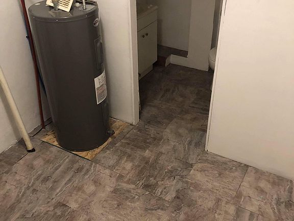 5th image of 923 Orchard St