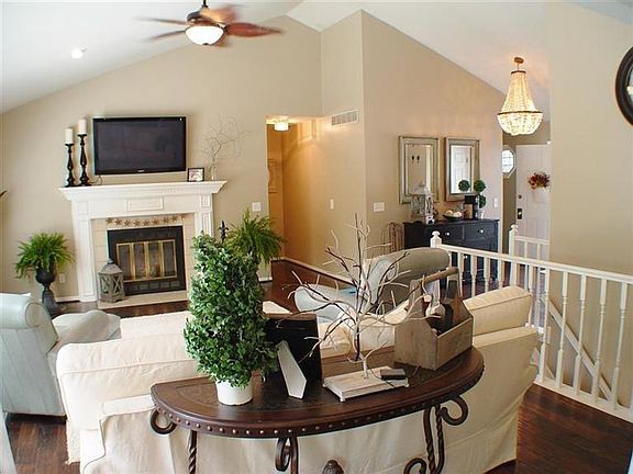 2nd image of 949 Tarragon Ln