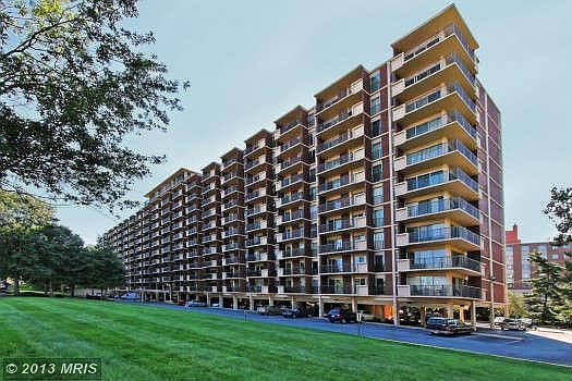 1st image of 1300 Army Navy Dr APT 707