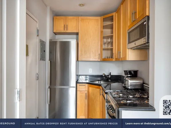 566 Hudson Street image 8 of 19