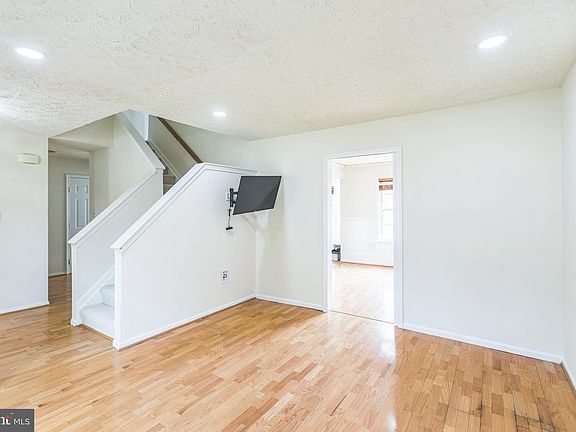 3rd image of 9902 Pitman Ave