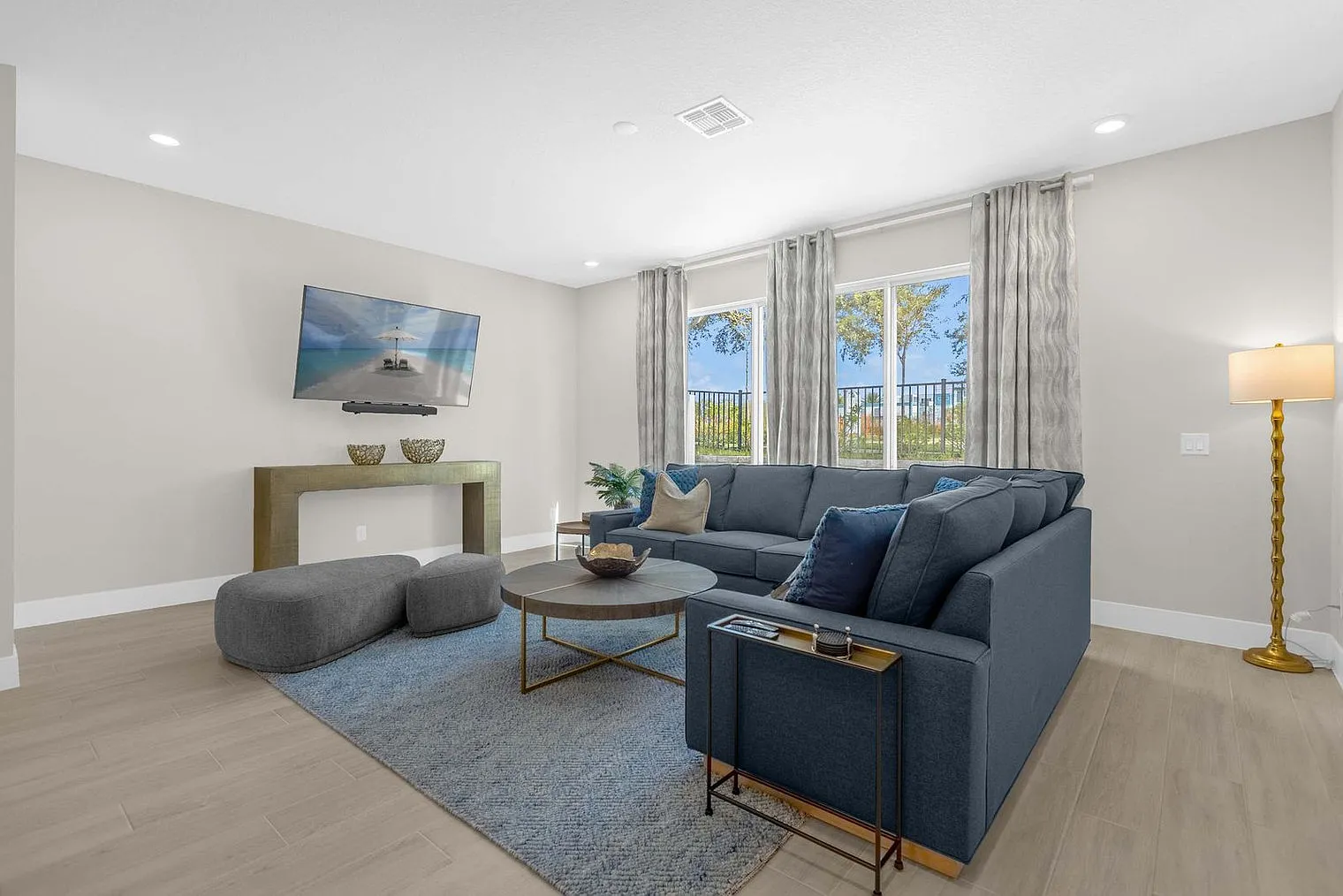 3 bed, 2.0 bath, 1700 sqft, $3,680 — Photo 2