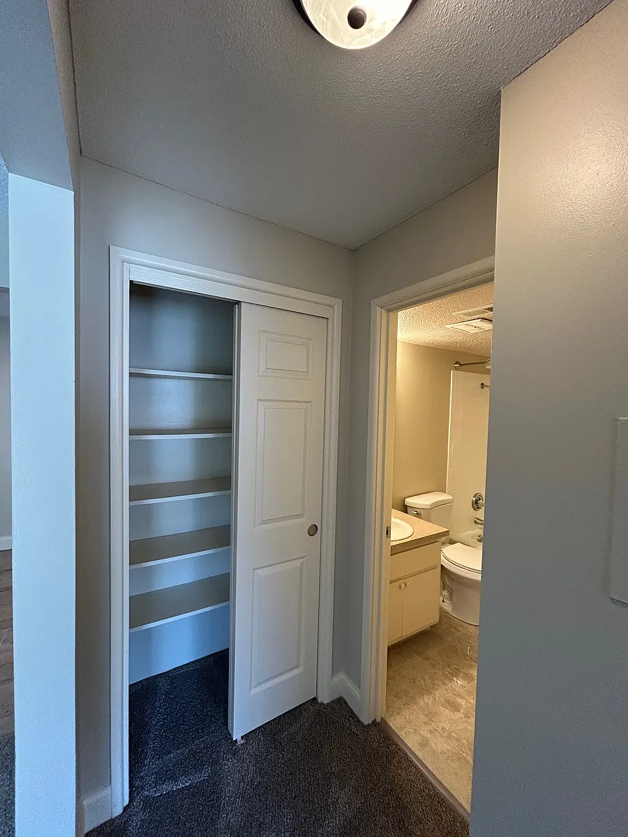 Building Photo - 2620 S 70th St #104