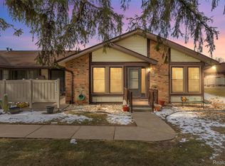 40526 Newport Dr, Plymouth, MI 48170