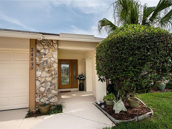 4th image of 2409 Woodway Dr